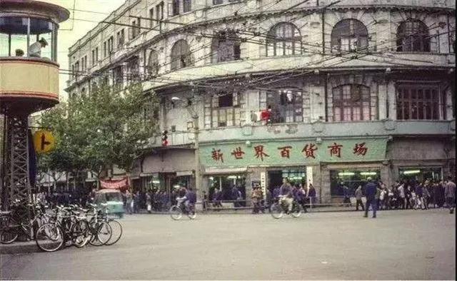 不同年代“逛街”的方式，你都见过哪几种?