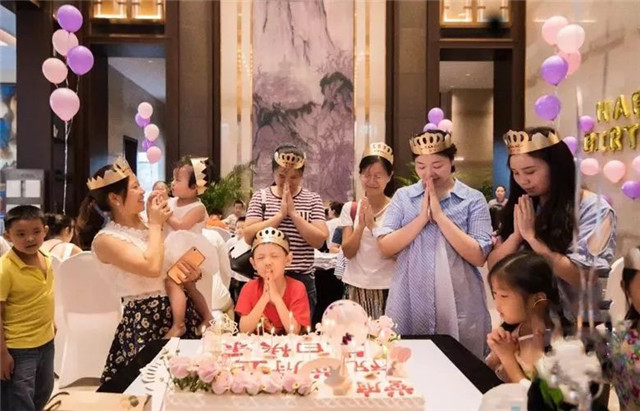 跨越600公里的盱眙龙虾空降亚新许昌，网红小龙虾免费任性吃!