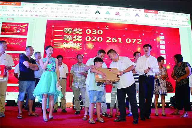 跨越600公里的盱眙龙虾空降亚新许昌，网红小龙虾免费任性吃!