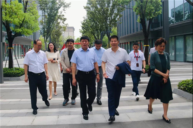 许昌市政府考察团莅临中骏集团考察调研