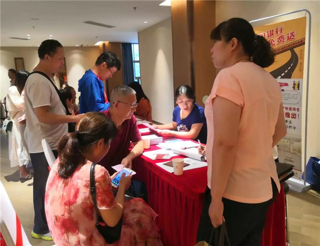 匠心臻筑，荣耀归家|中建·观湖珑府烟机签约圆满落幕！